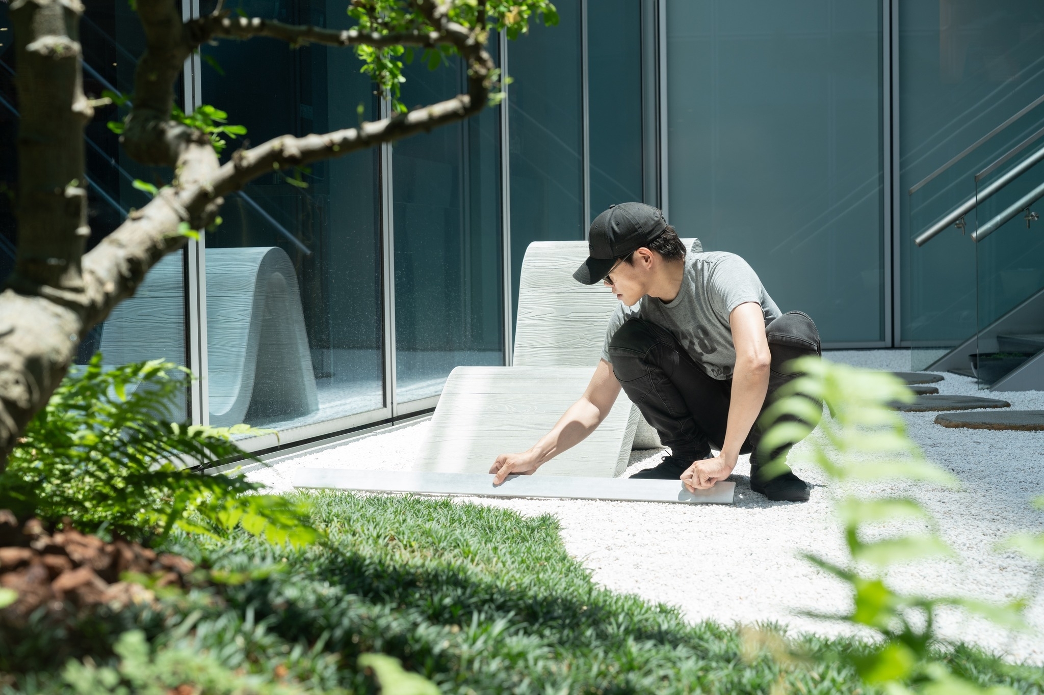 2025/12/17 第1151次例會邀請到空間藝術設計畫家蔡三行（年玨）先生，專題演講 ”逆光中的看⾒–蔡三⾏（年玨）創作分享” @ 台北喜來登飯店1F清翫