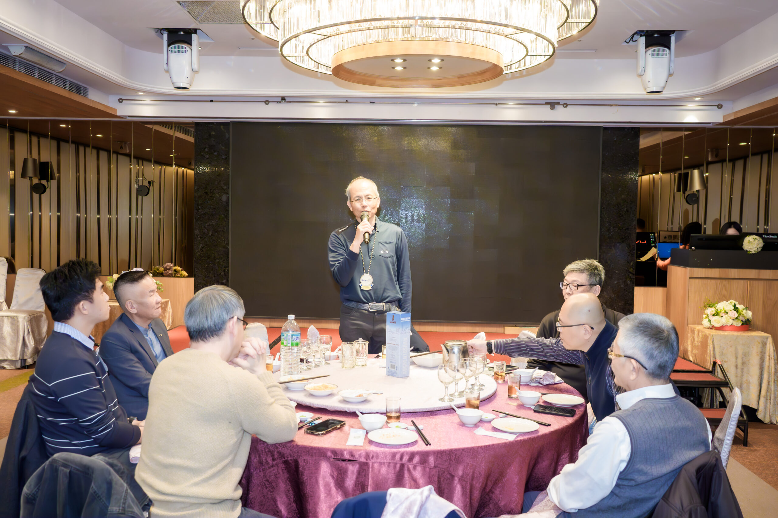 2026/3/25 第1164次例會進行1.喜慶活動。2.青少年交換報告。3.Professor社長法國滑雪行分享 @ 台北喜來登飯店1F清翫