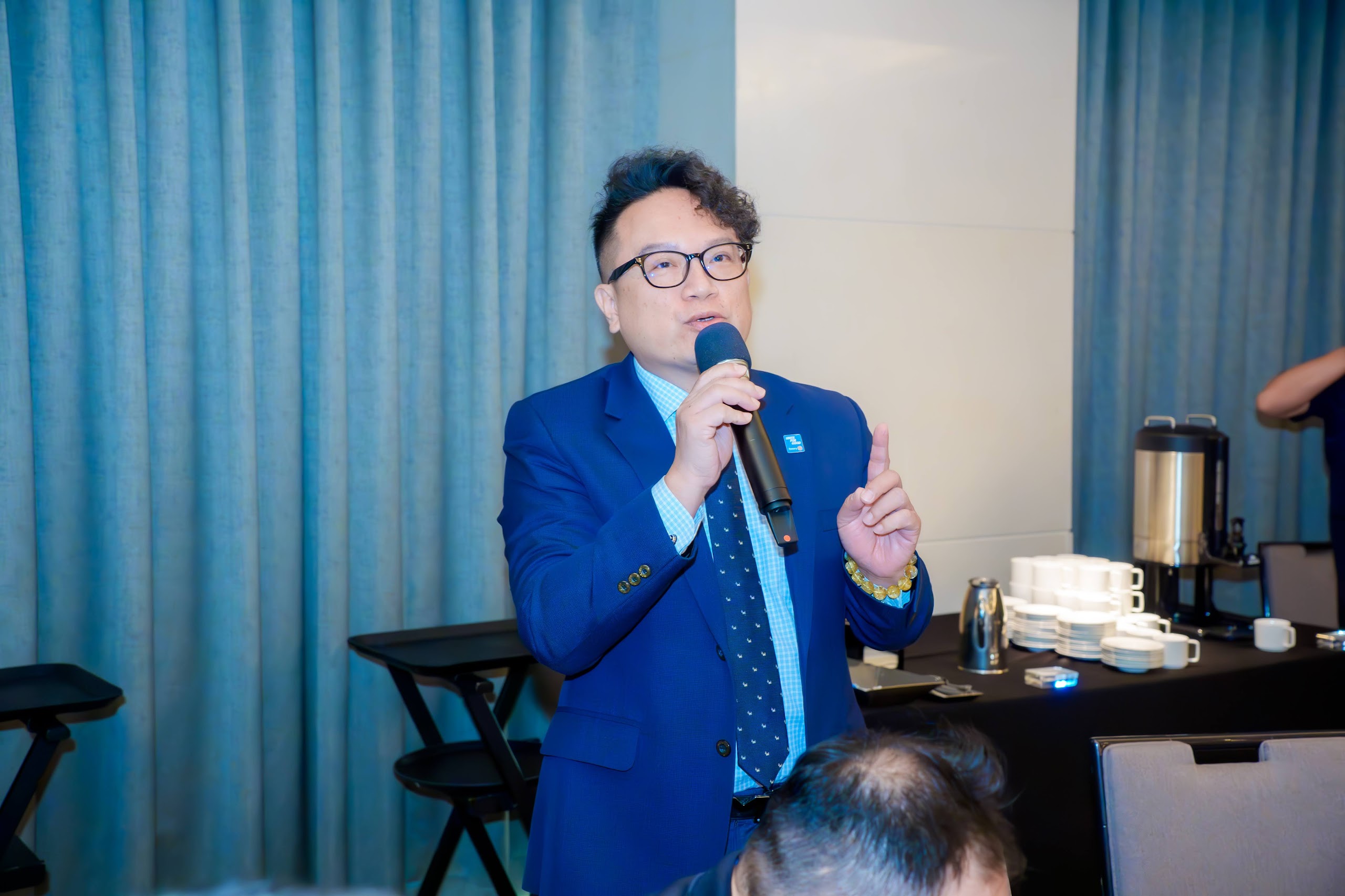 2026/4/29 第1169次例會進行1.喜慶活動。2.青少年交換生報告。3.新社友陳伯瑋Ishan配章。4.社友陳俊諺(Andrew)職業分享 @ 台北喜來登飯店1F清翫