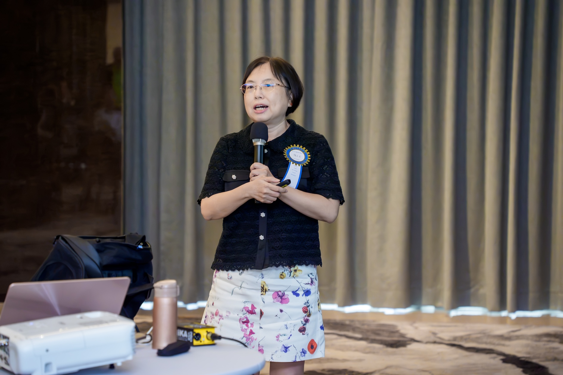 2026-8-19 第1185次例會邀請到中正大學中文系系主任楊玉君教授,專題演講”傳統建築裝飾藝術欣賞”